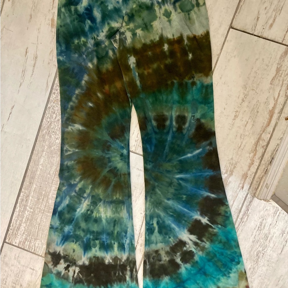 Chatoyantbell bottoms. Slightly worn in crotch area. Pants bought on Poshmark.